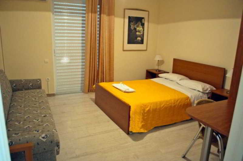 וארקיזה Stefanakis Hotel & Apartments מראה חיצוני תמונה